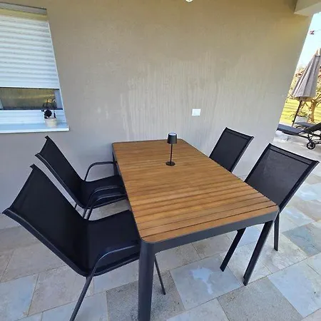 Monsena Olive Apartment
