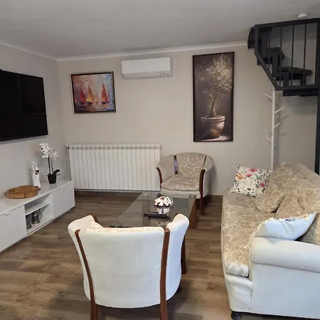 Monsena Olive Apartment